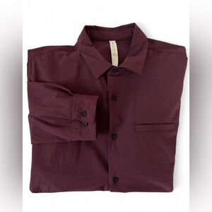 Men’s Lululemon Off The Chain Collared Button Down Shirt.